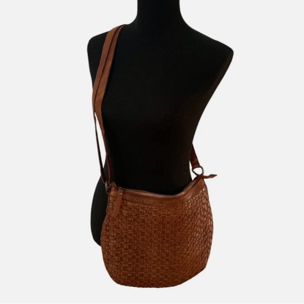 Vilenca Woven front tan purse